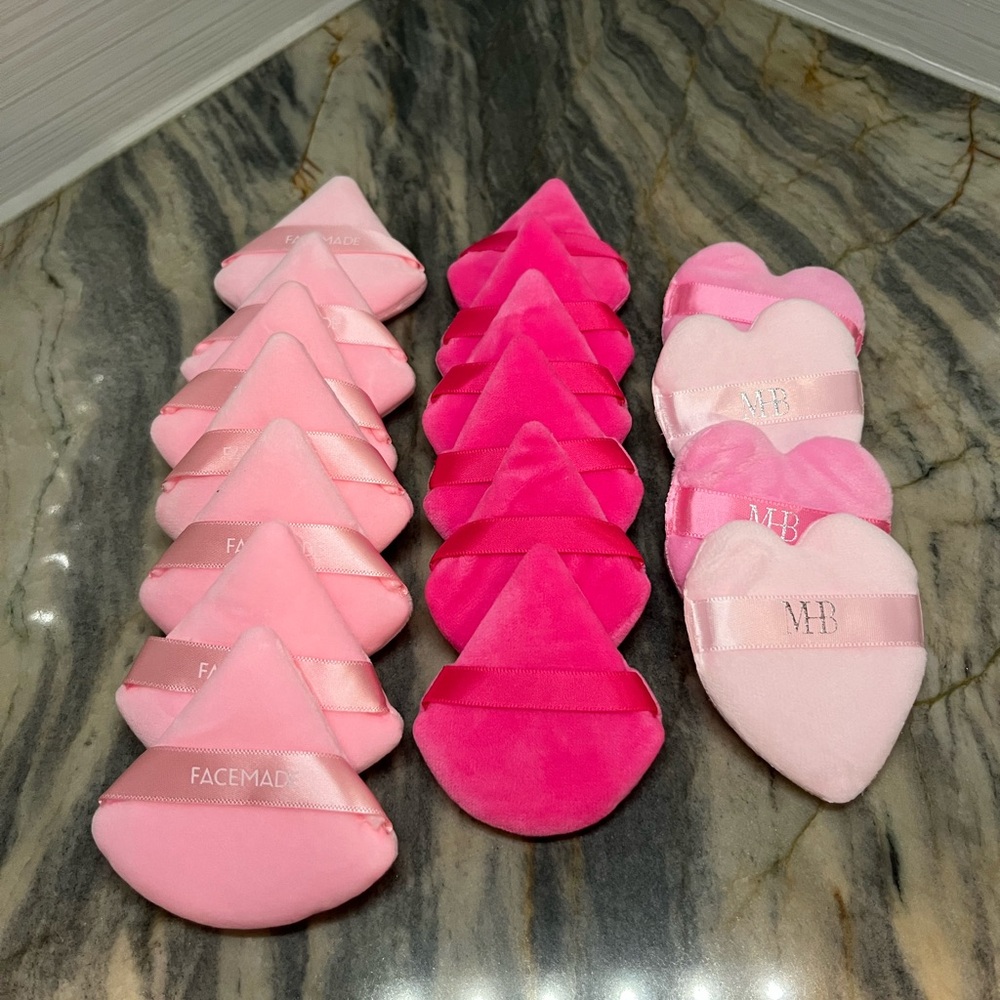 17 piece pink reusable velvet heart triangle powder make up puffs NWOT